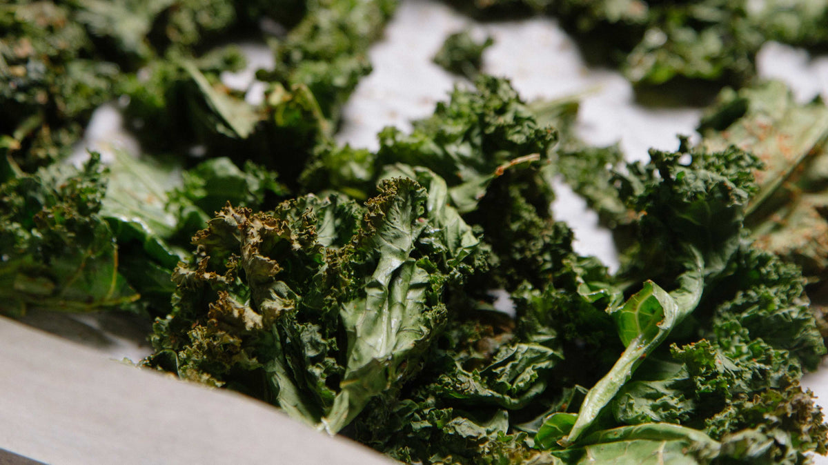 The Pros and Cons of Your 5 Favorite Dark Leafy Greens
